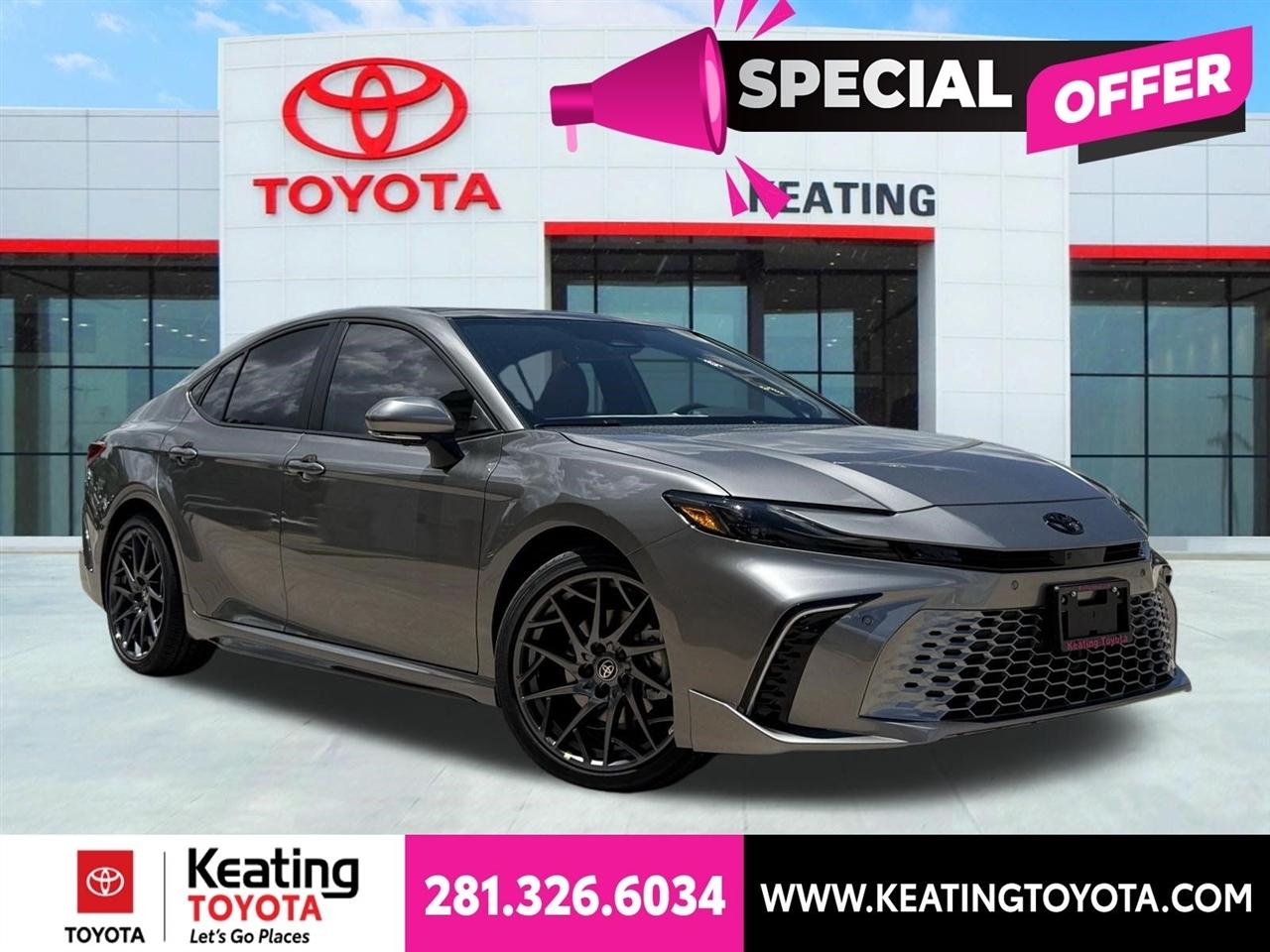 Toyota Camry Hybrid XLE 2026