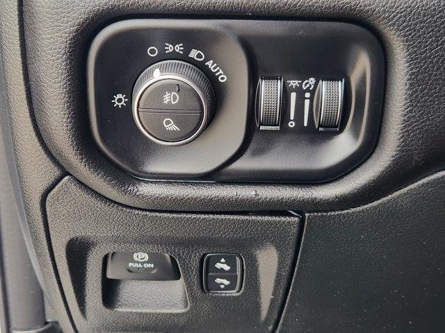 RAM 1500 Big Horn Crew Cab SWB 4WD 2025