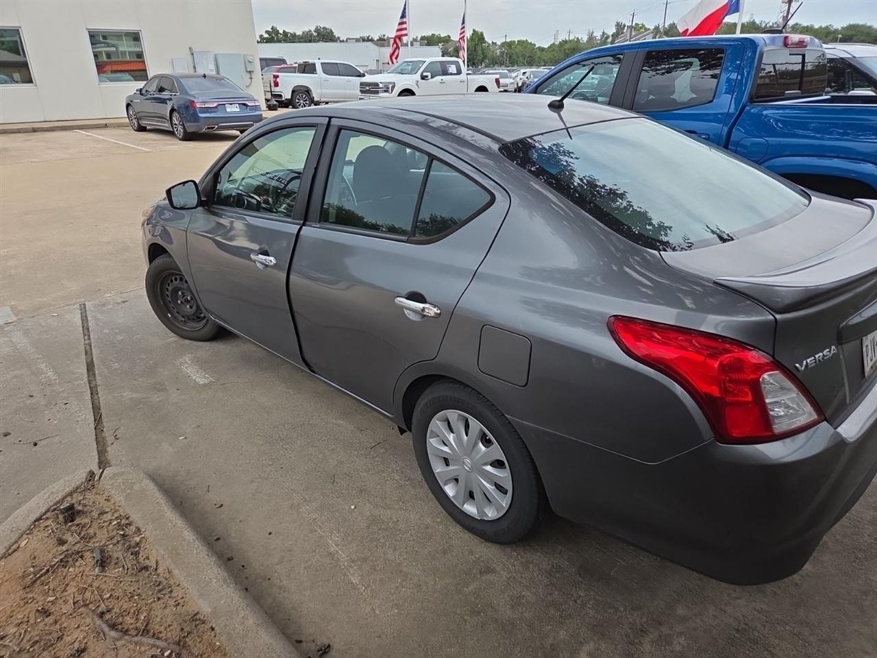 Nissan Versa 1.6 S 5M 2016