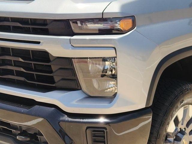 Chevrolet Silverado 2500HD Custom Crew Cab Long Box 4WD 2024