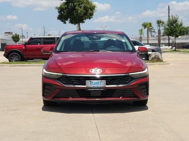 Hyundai Elantra  2024