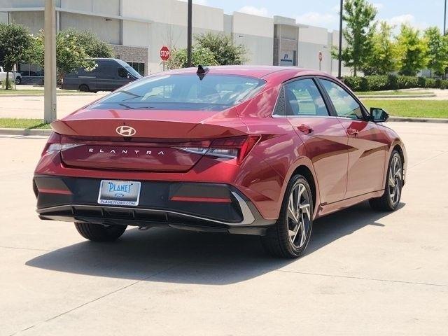 Hyundai Elantra  2024