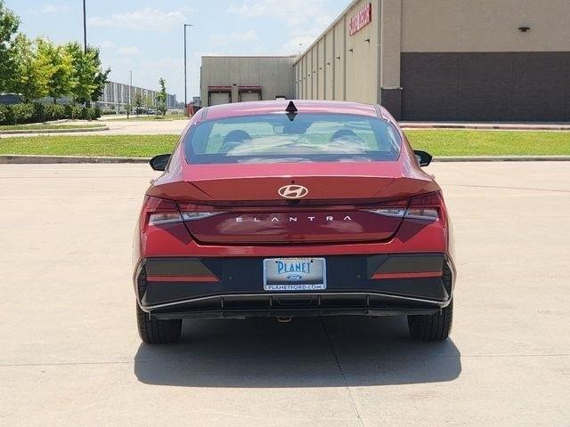 Hyundai Elantra  2024