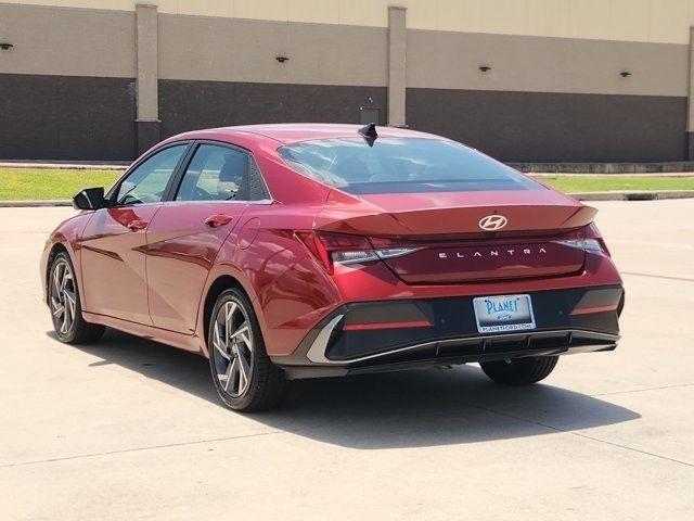 Hyundai Elantra  2024