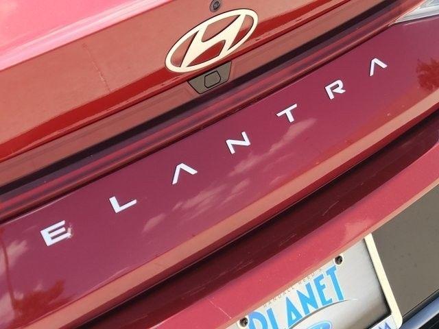 Hyundai Elantra  2024