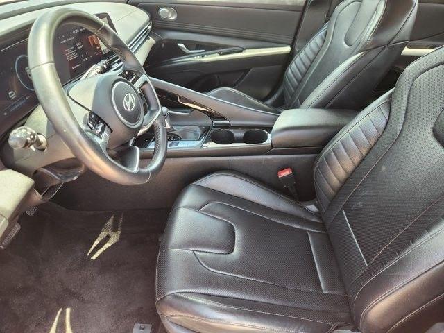 Hyundai Elantra  2024