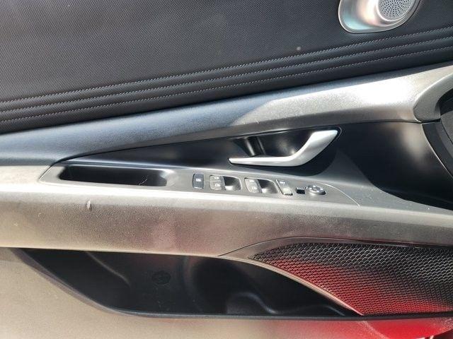 Hyundai Elantra  2024