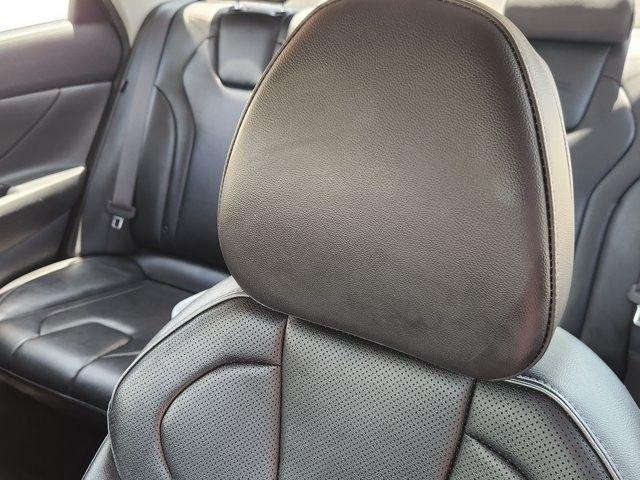 Hyundai Elantra  2024