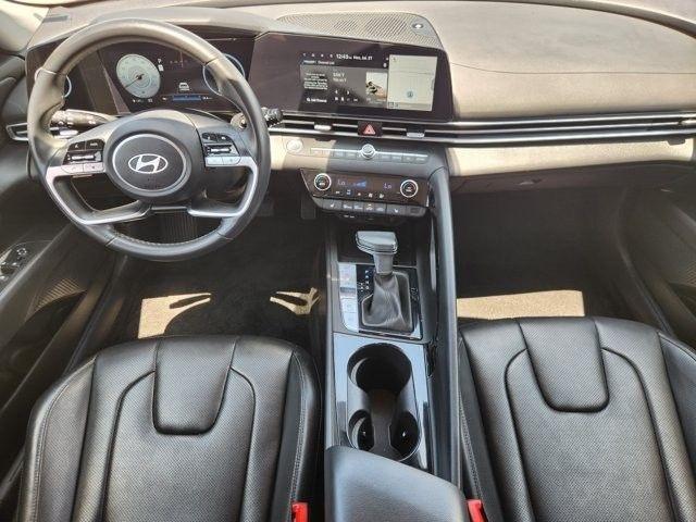 Hyundai Elantra  2024