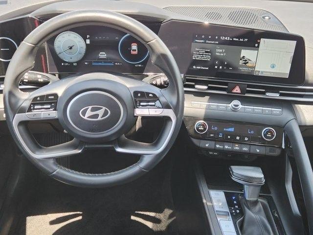 Hyundai Elantra  2024