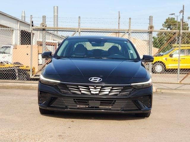 Hyundai Elantra  2024