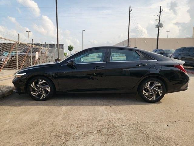 Hyundai Elantra  2024