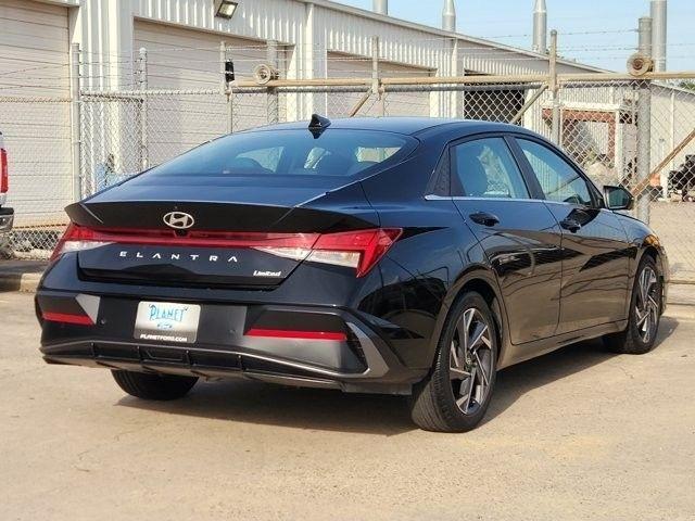 Hyundai Elantra  2024