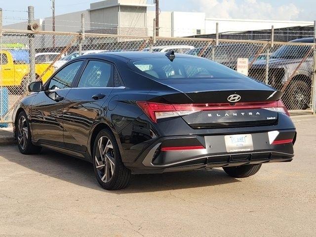 Hyundai Elantra  2024