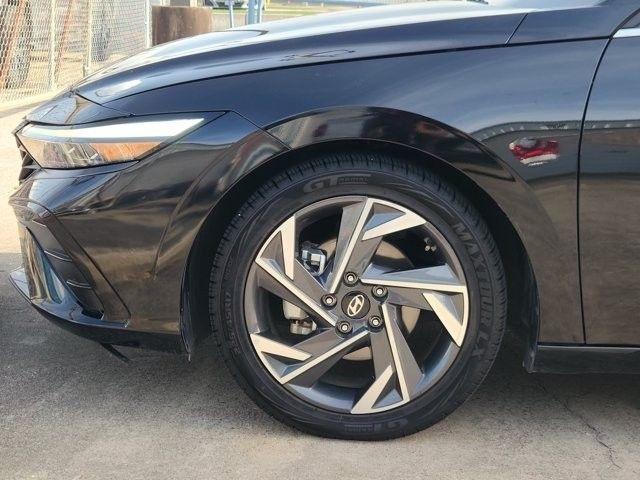 Hyundai Elantra  2024