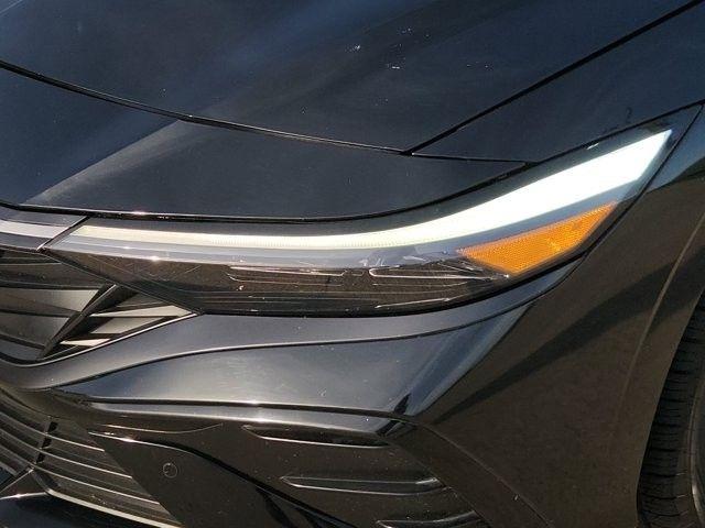 Hyundai Elantra  2024