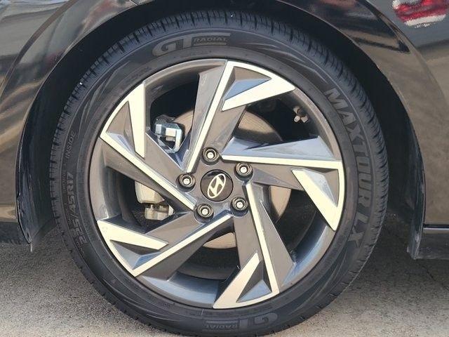 Hyundai Elantra  2024