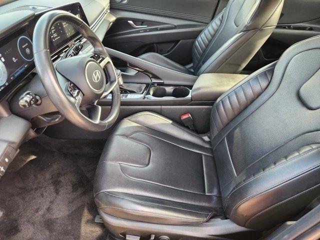Hyundai Elantra  2024