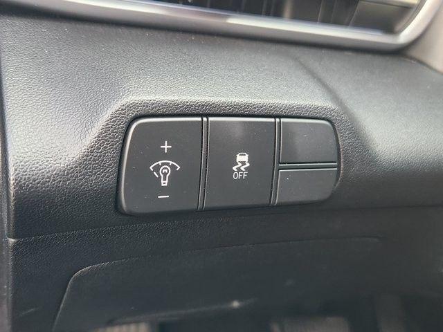 Hyundai Elantra  2024