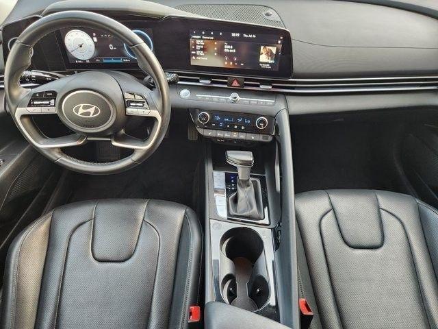 Hyundai Elantra  2024