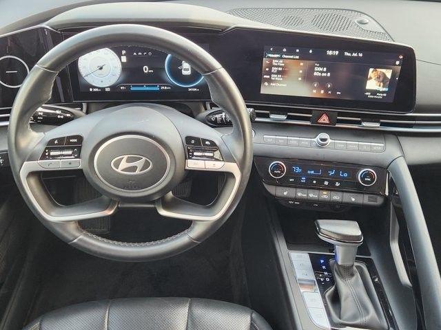 Hyundai Elantra  2024