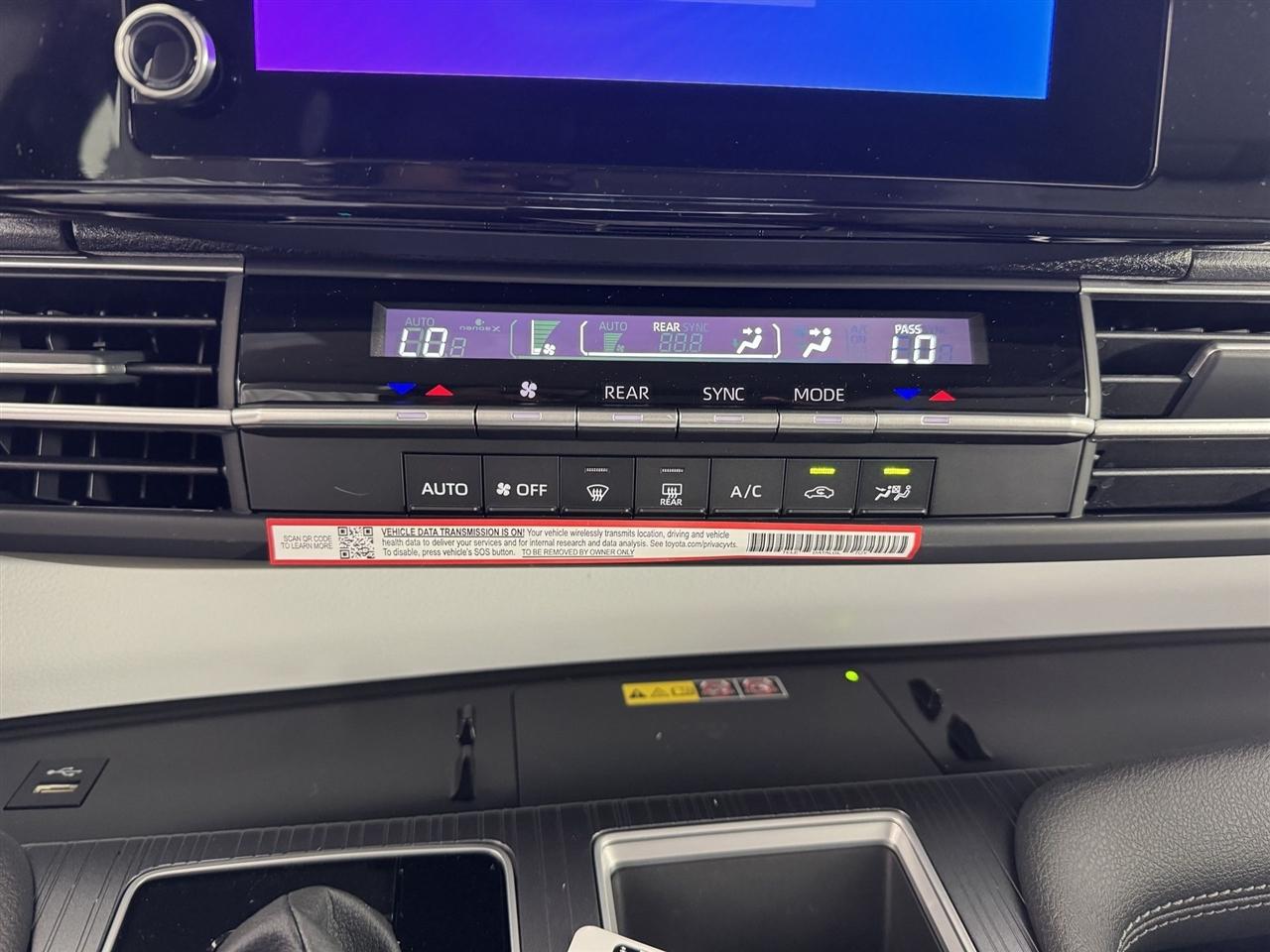 Toyota Sienna LE 8-Passenger 2026