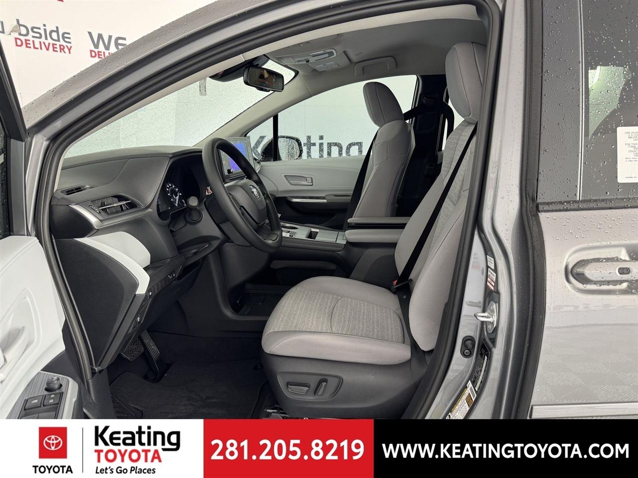 Toyota Sienna LE 8-Passenger 2026