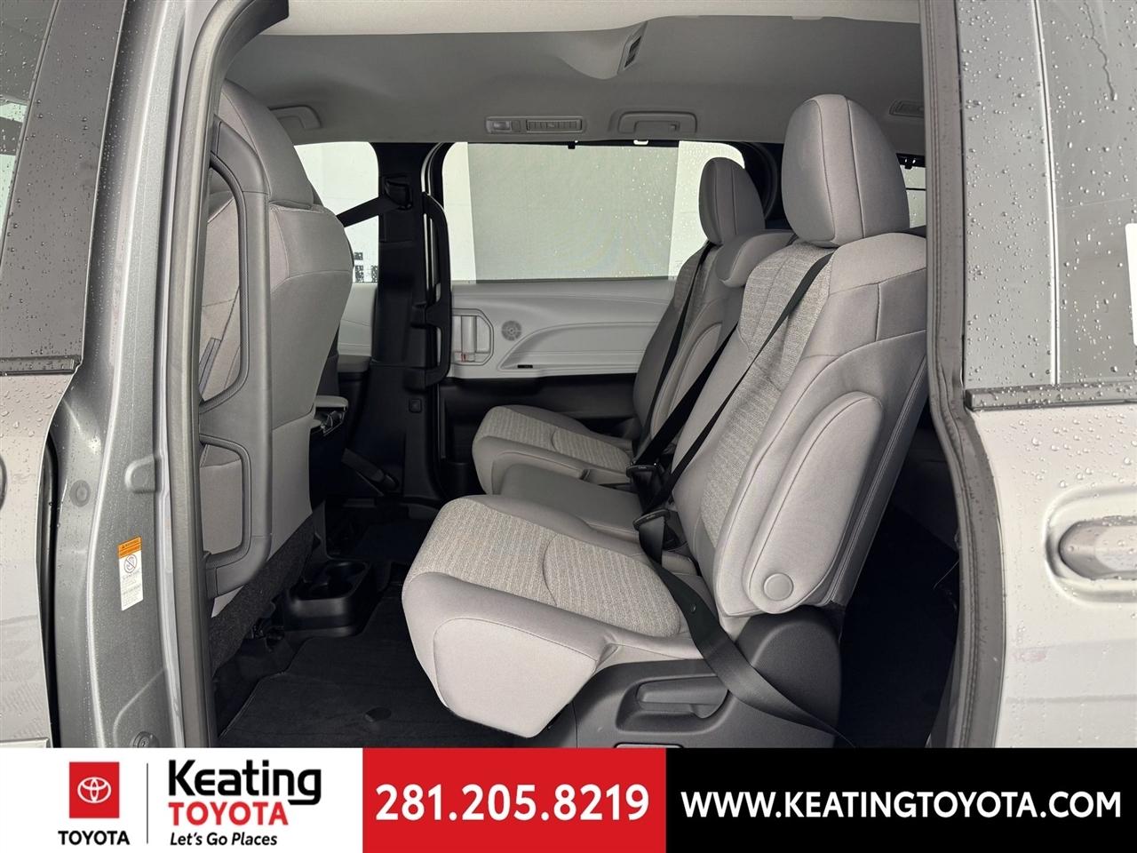 Toyota Sienna LE 8-Passenger 2026