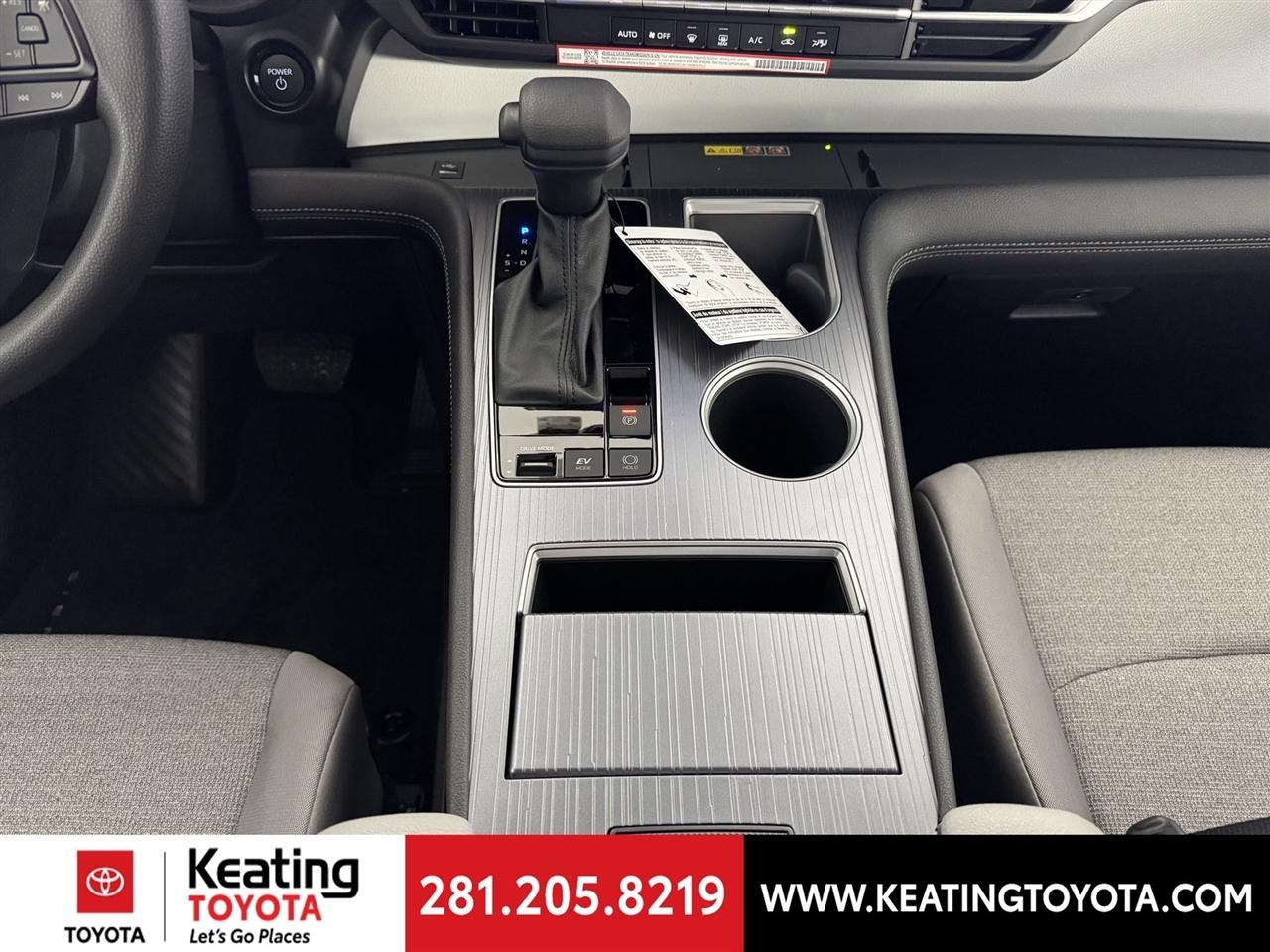 Toyota Sienna LE 8-Passenger 2026