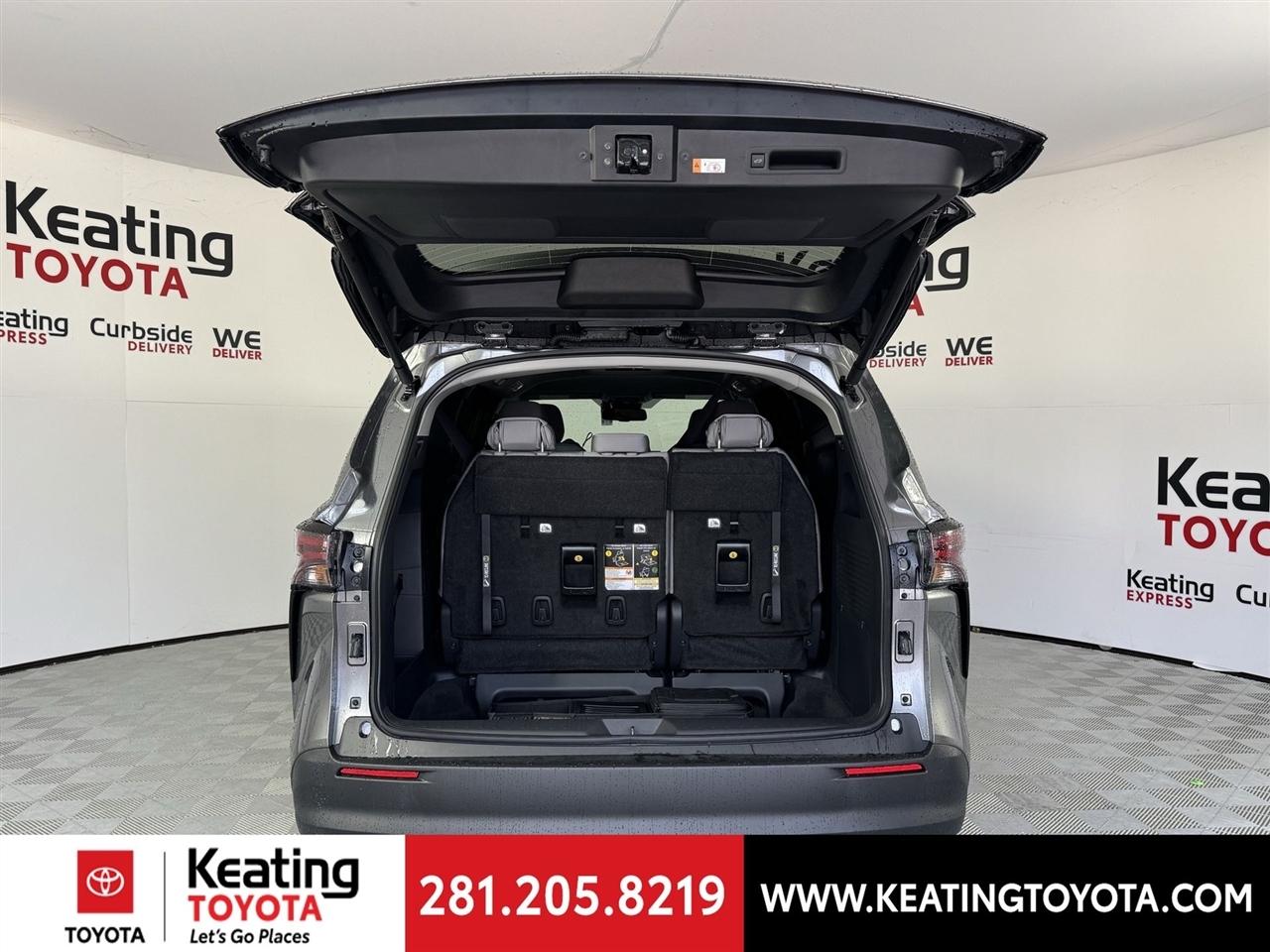 Toyota Sienna LE 8-Passenger 2026