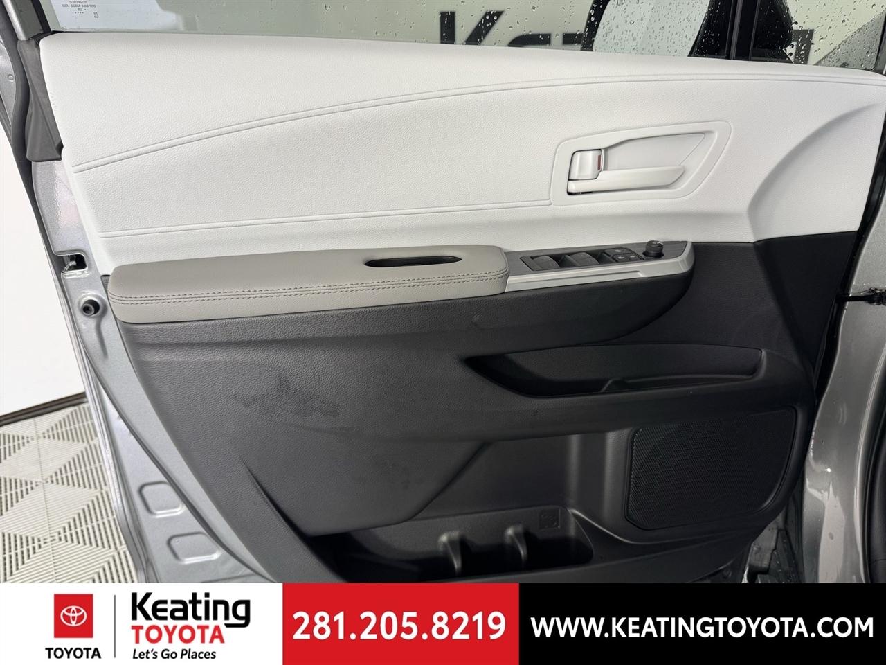 Toyota Sienna LE 8-Passenger 2026