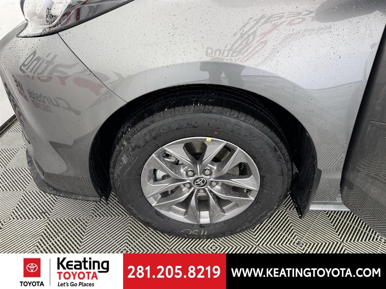 Toyota Sienna LE 8-Passenger 2026