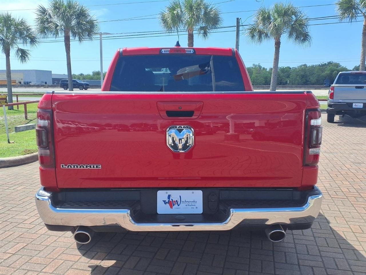 RAM 1500 Laramie Crew Cab SWB 2WD 2024