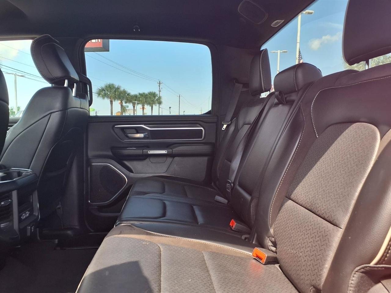 RAM 1500 Laramie Crew Cab SWB 2WD 2024