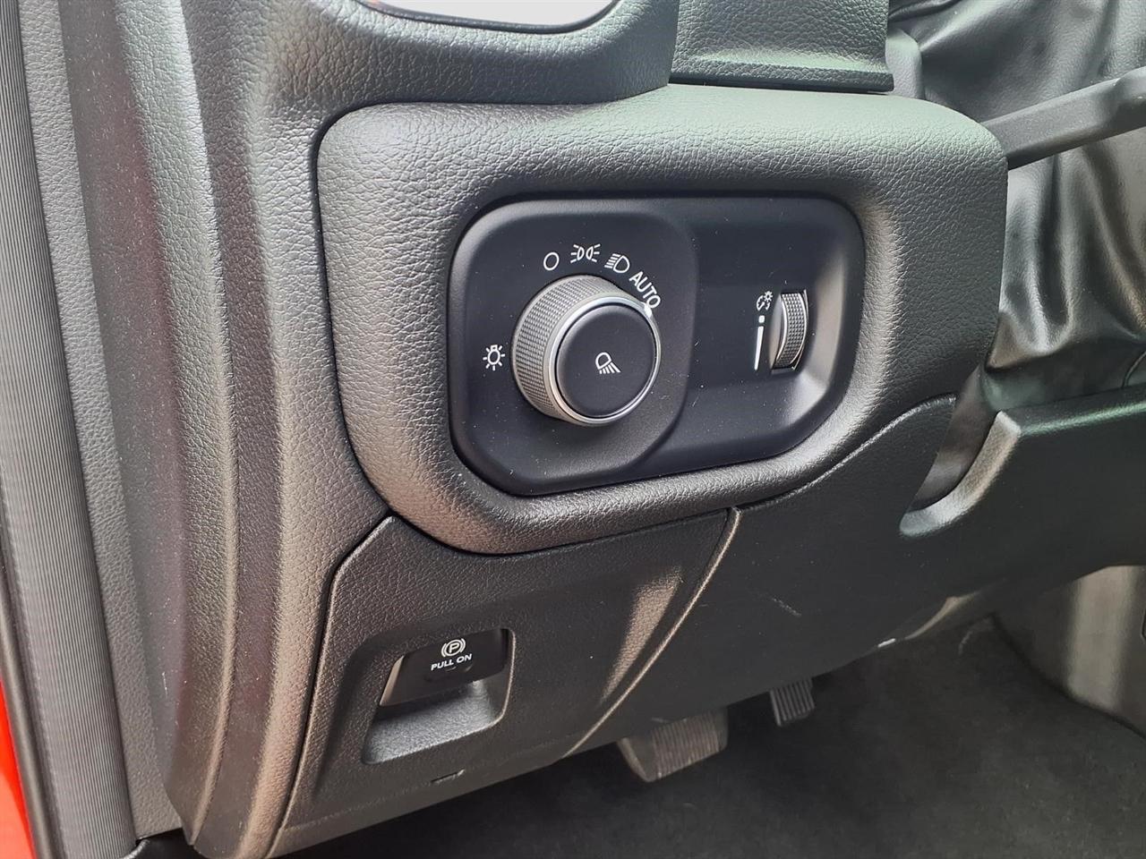 RAM 1500 Laramie Crew Cab SWB 2WD 2024
