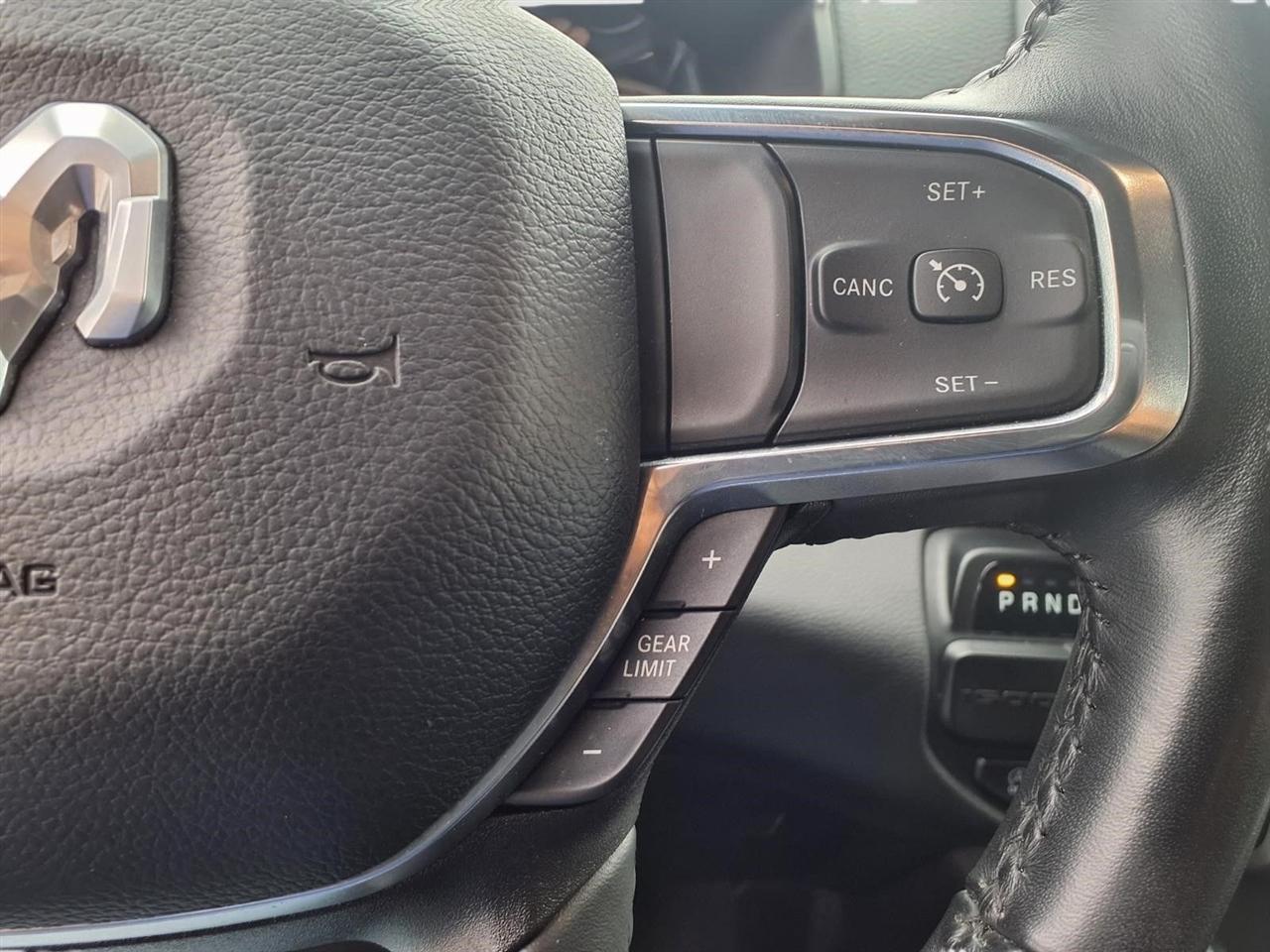 RAM 1500 Laramie Crew Cab SWB 2WD 2024
