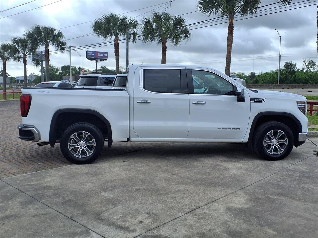 GMC Sierra 1500 SLT Crew Cab 4WD 2025