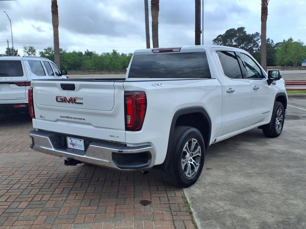 GMC Sierra 1500 SLT Crew Cab 4WD 2025