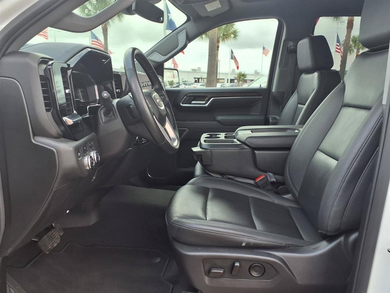 GMC Sierra 1500 SLT Crew Cab 4WD 2025
