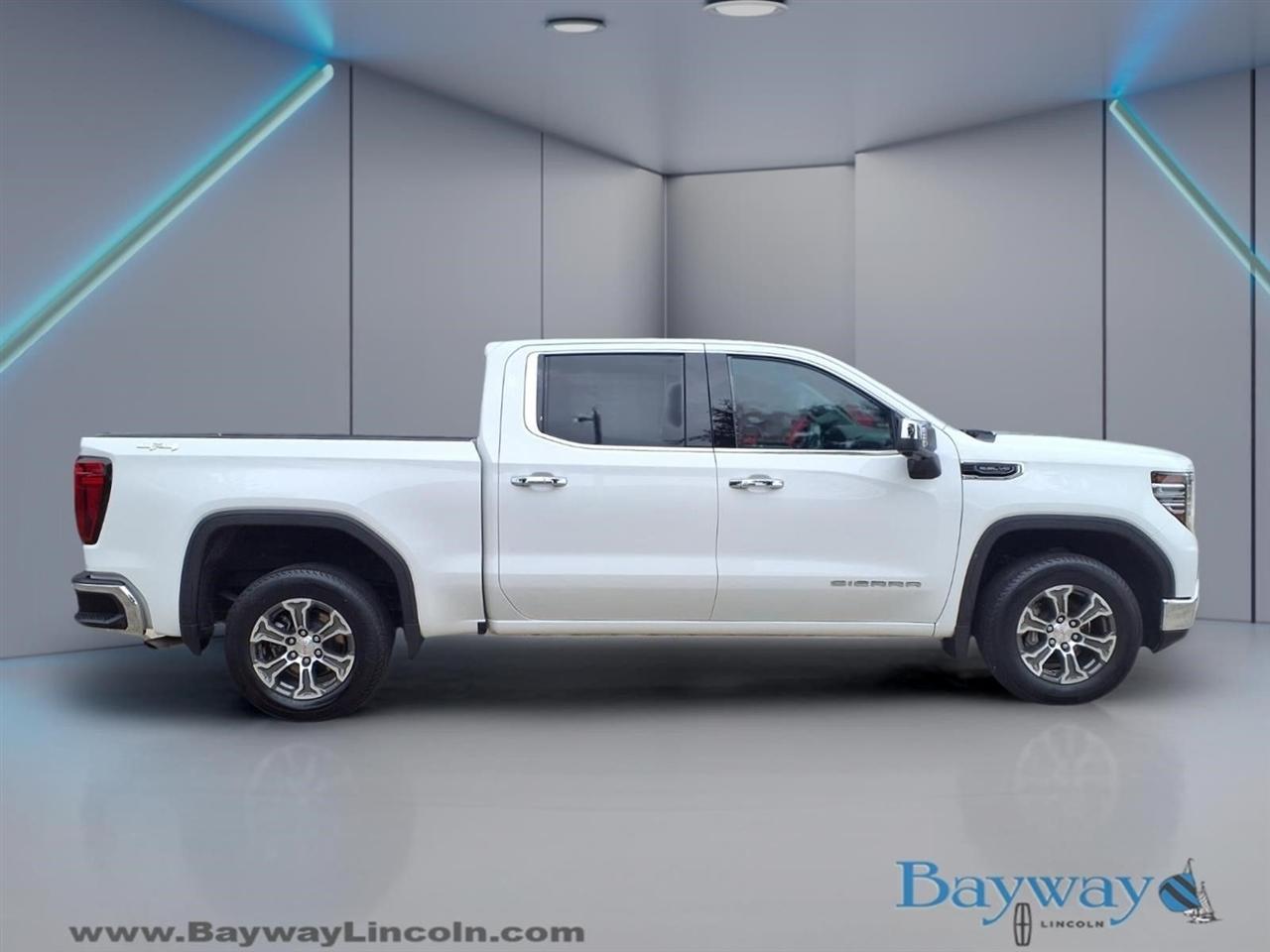 GMC Sierra 1500 SLT Crew Cab 4WD 2025