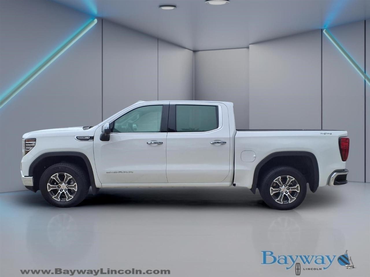 GMC Sierra 1500 SLT Crew Cab 4WD 2025