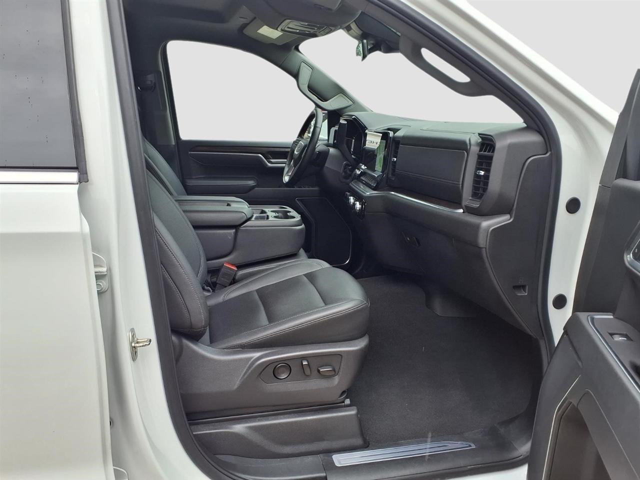GMC Sierra 1500 SLT Crew Cab 4WD 2025