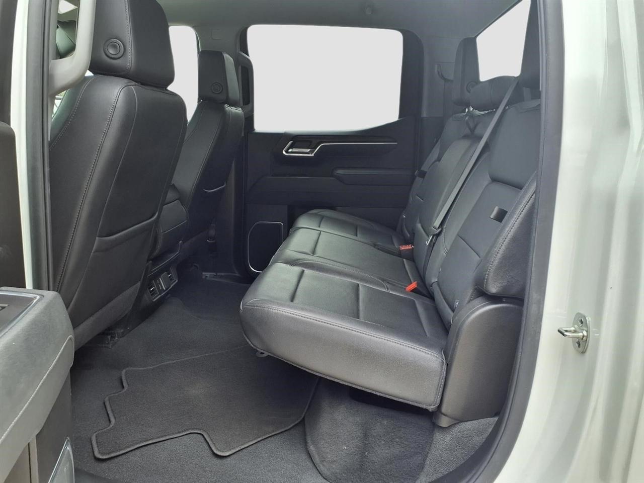 GMC Sierra 1500 SLT Crew Cab 4WD 2025