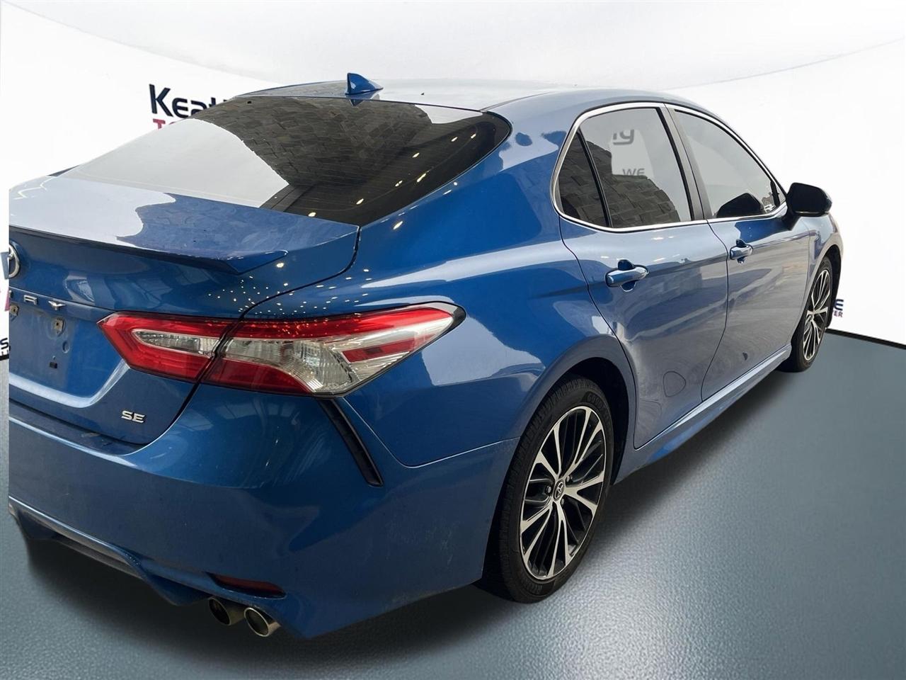 Toyota Camry SE 2020