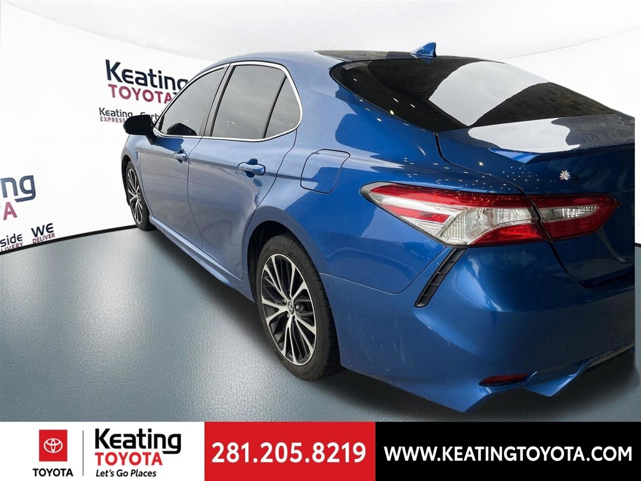 Toyota Camry SE 2020