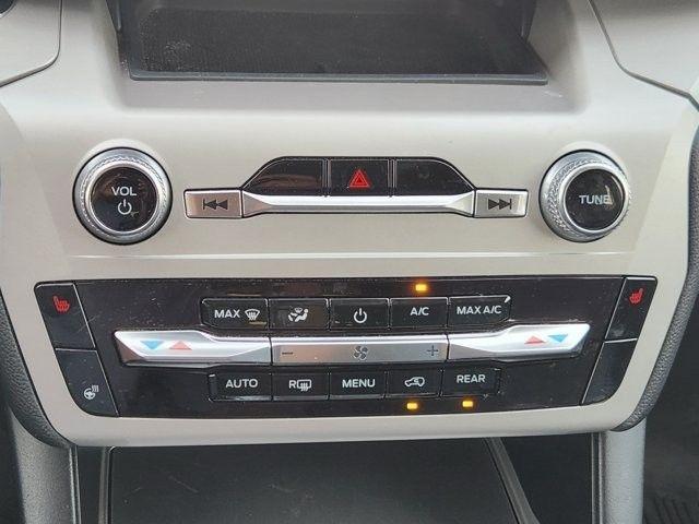 Ford Explorer XLT 2024