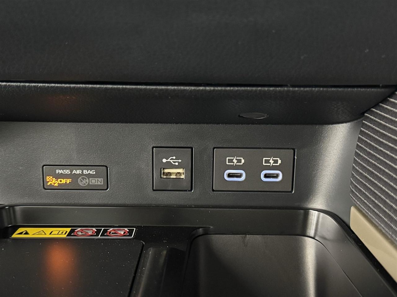 Toyota Camry Hybrid XLE 2026