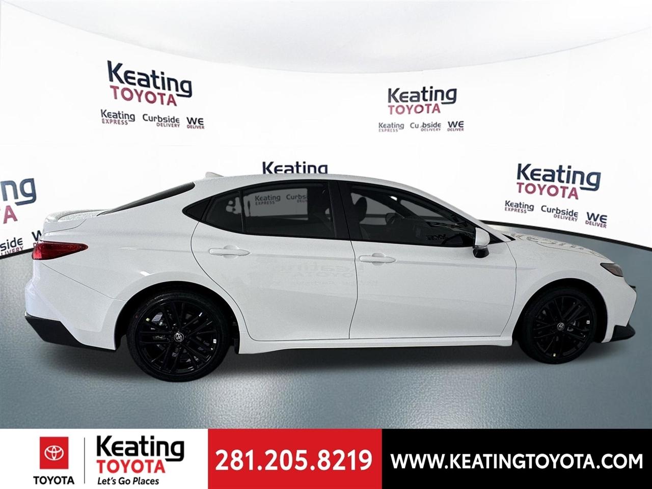 Toyota Camry Hybrid XLE 2026