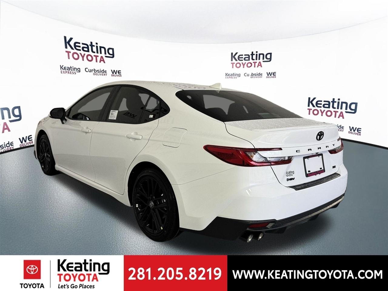Toyota Camry Hybrid XLE 2026