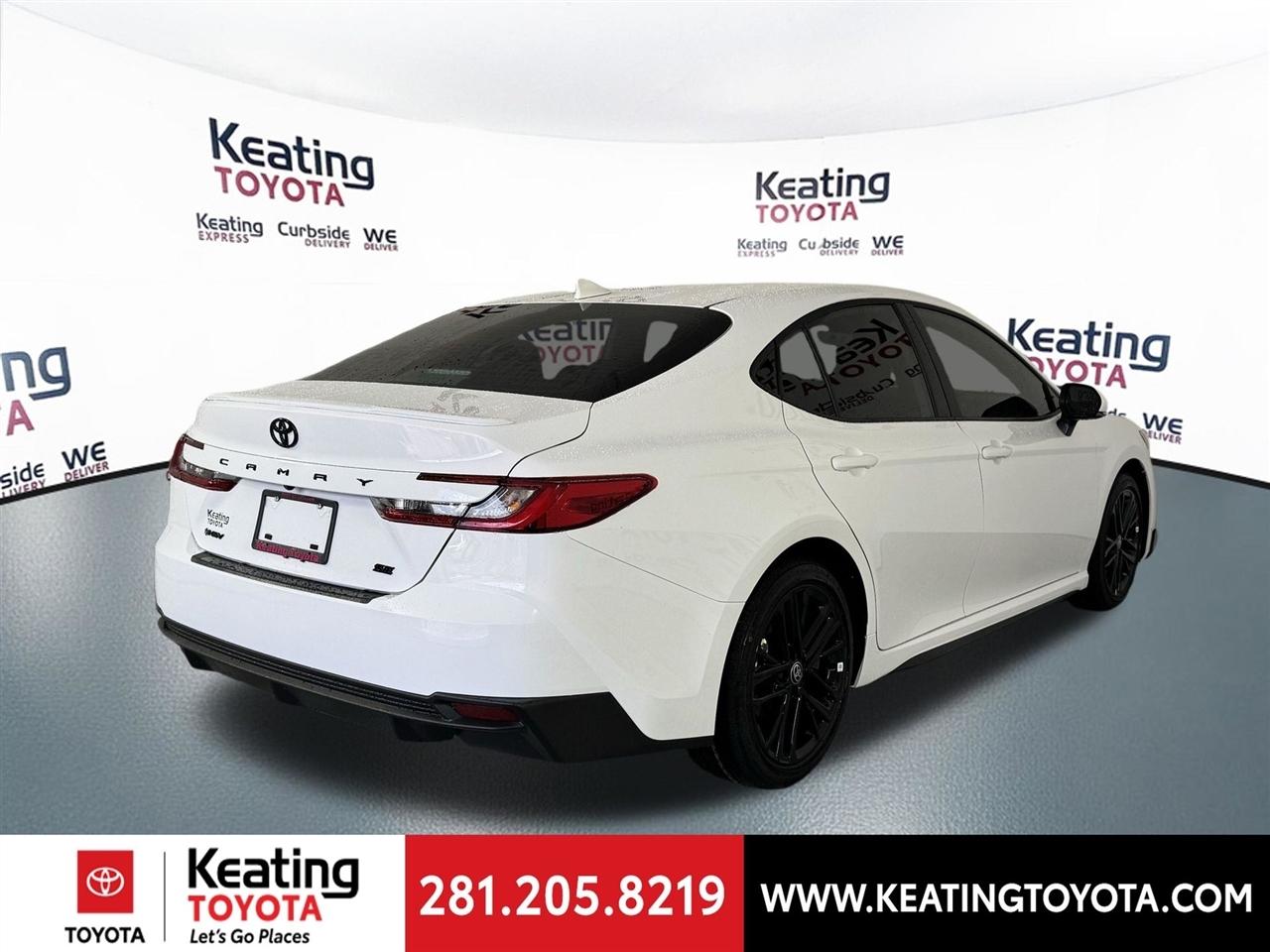 Toyota Camry Hybrid XLE 2026